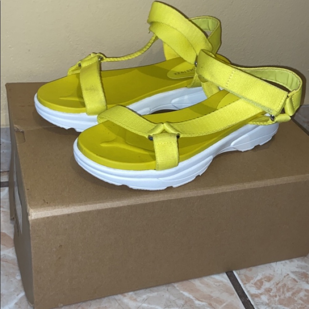 Neon sandals 🎾